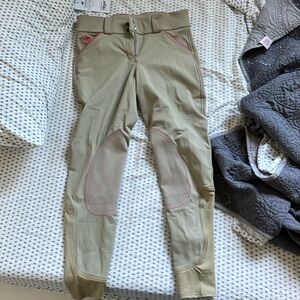 NWT Piper by smartpak knee patch breeches tan with dark rose size 26L